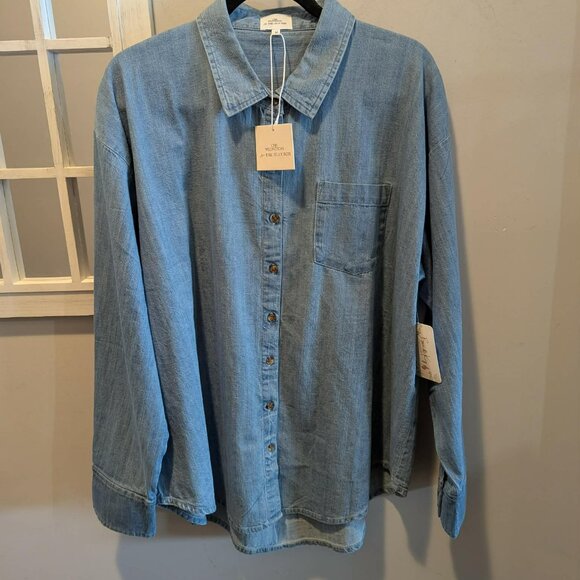 One Wednesday x Jilly Box Chambray Button Up - Picture 3 of 5